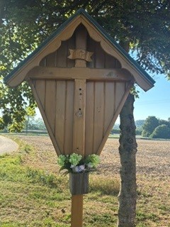Vandalismus-Vorfall: Jesusfigur vom Feldkreuz gestohlen