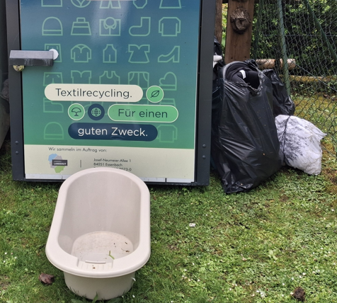Altkleidercontainer werden entfernt