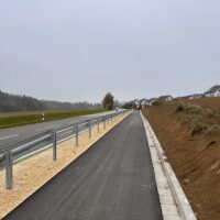 Mit dem fertiggestellten Abschnitt ist eine durchgängige Geh- und Radwegverbindung zwischen Käufelkofen und Weihenstephan entstanden und ist damit ein wichtiger Beitrag zur Verbesserung des örtlichen Wegenetzes.